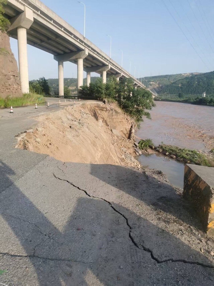 陕煤建设设计研究院:陕西彬长小庄矿进矿道路抢险修复工程圆满通过验收