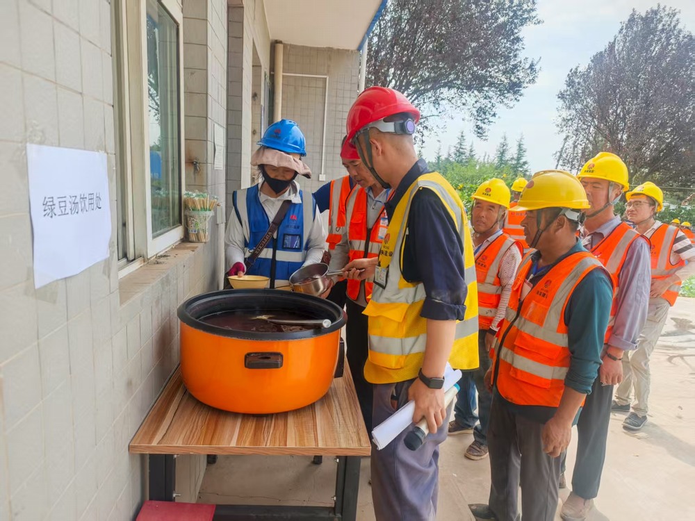 陕煤建设铜煤公司铜创能材项目部:多措并举打好夏季施工攻坚战