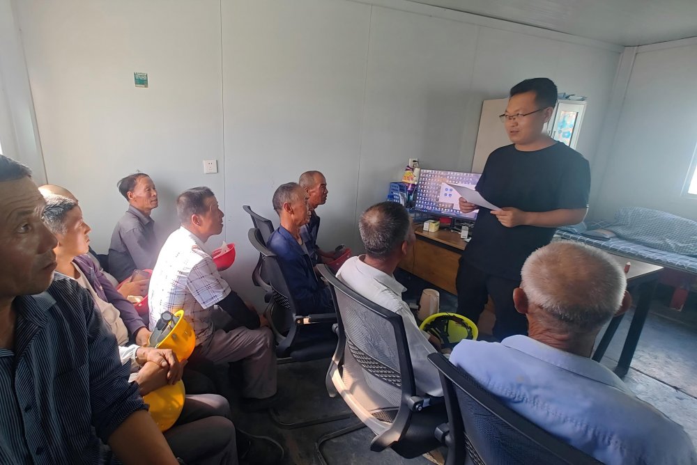 “薪”事落地!陕煤建设路桥分公司专项监督让农民工子女安心上学