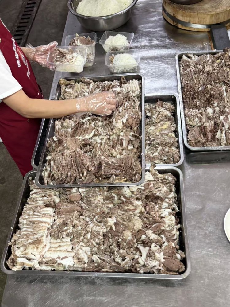 陕煤建设煤矿运营服务分公司:暖心暖胃更暖情 一碗羊肉泡馍里的“家”味道