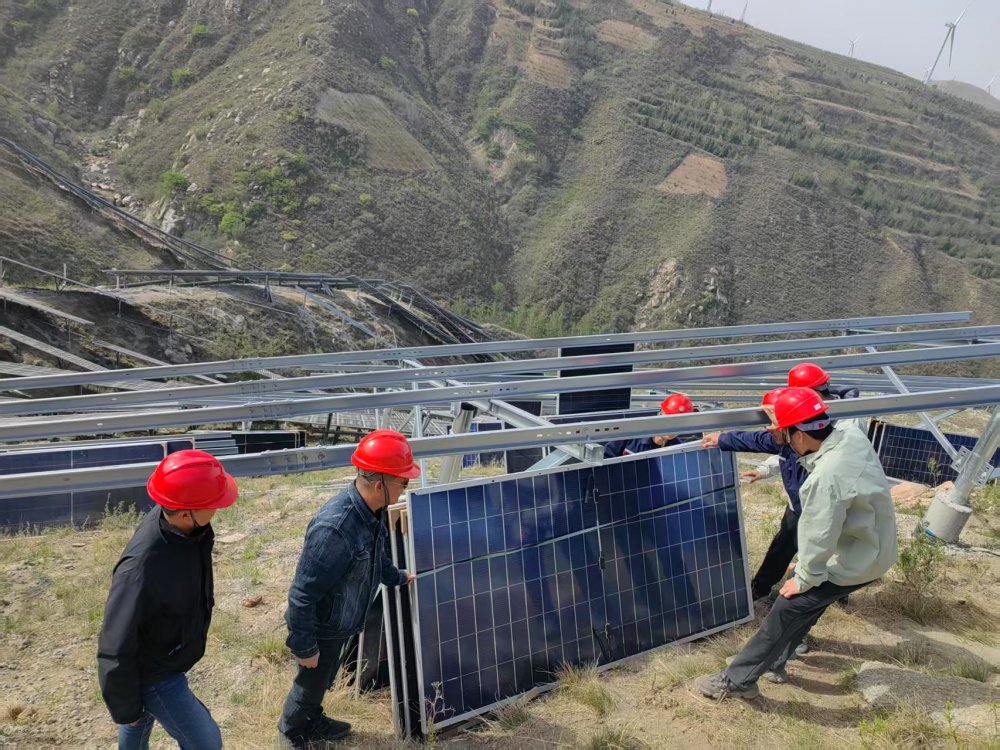 党徽映初心 安全筑根基