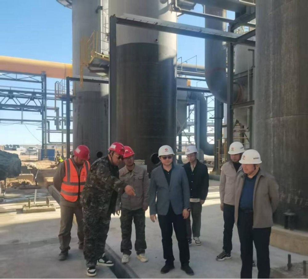 陕煤建设西北分公司土建第一项目部：双节慰问暖人心 鼓足干劲促生产