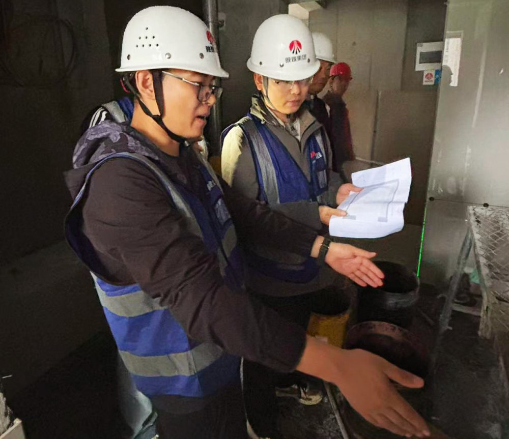 陕煤建设直属第六项目部:工地上的红星与国旗,致敬双节最美的坚守