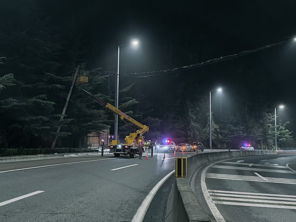 陕煤建设川耀公司:闻“险”而动排隐患 守护川耀道路平安线