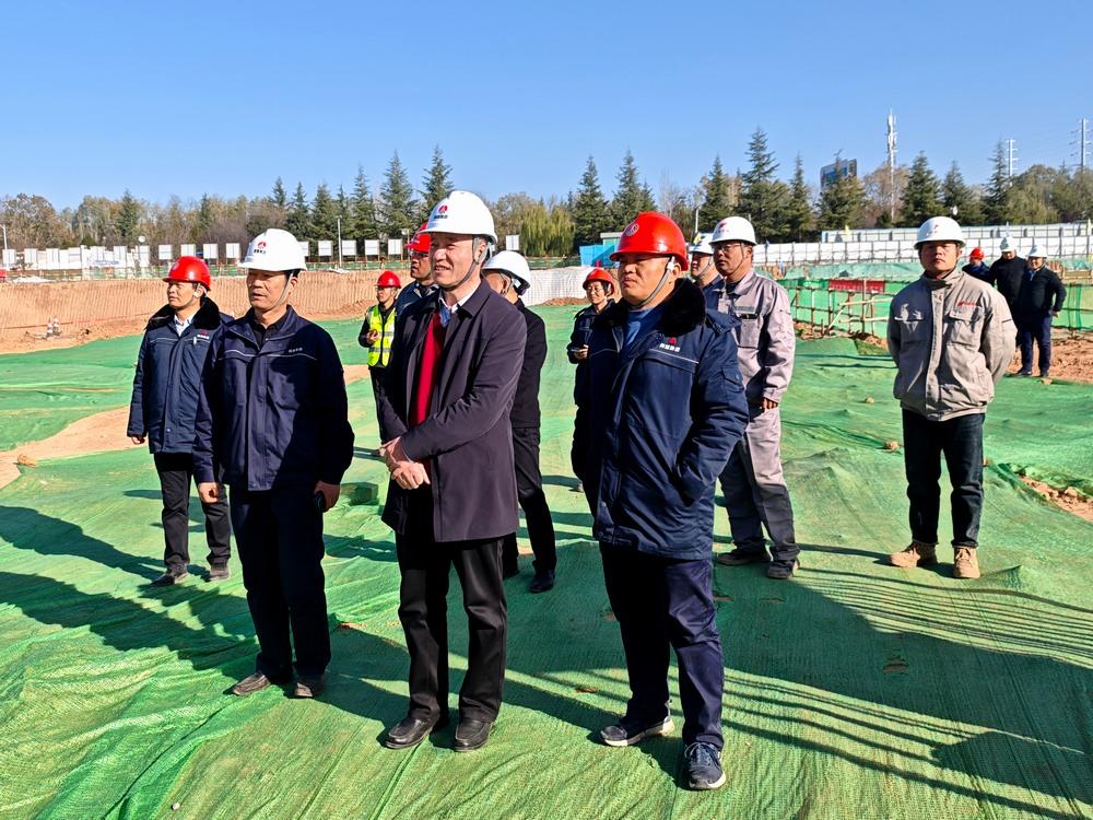 bcw8白菜网论坛基本建设管理部高级主任师黄社民一行深入陕煤建设承建的铜创能材项目检查指导工作