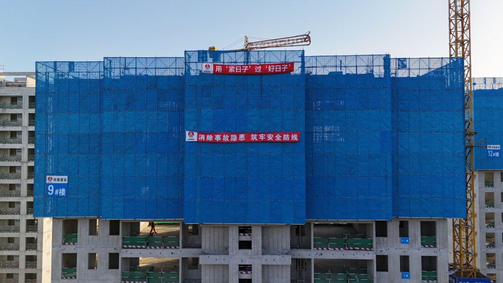 陕煤建设天工公司：“钢铁巨龙”护外，“灵活气囊”固内