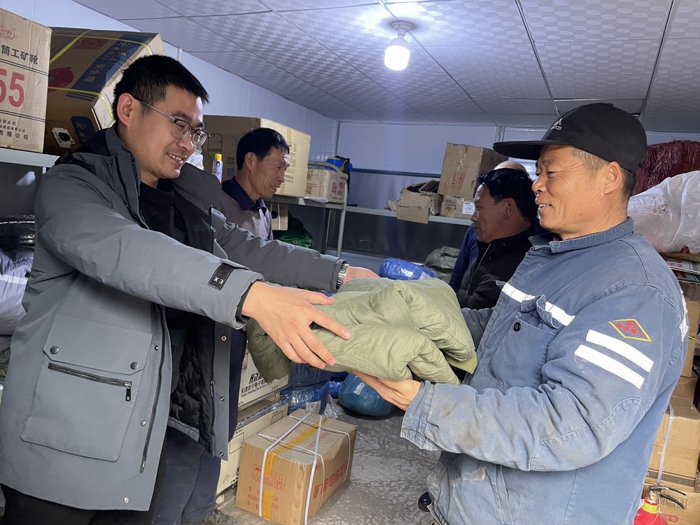 陕煤建设矿建二公司：凛冬有温度 后勤强动力
