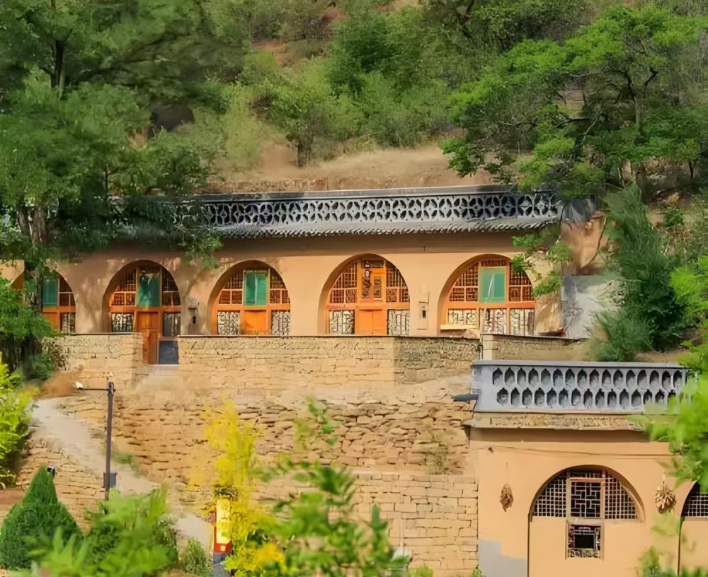 俯身见“世面”