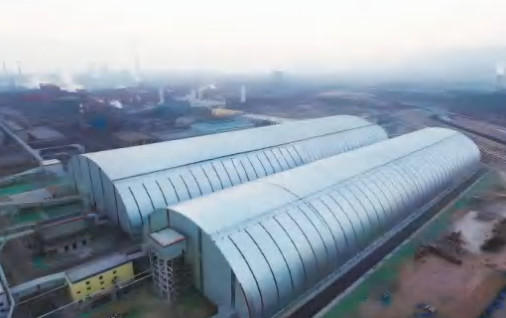 陕煤建设汉中分公司承建的龙钢机械化综合一次料场C型料库24米平台浇筑顺利合拢