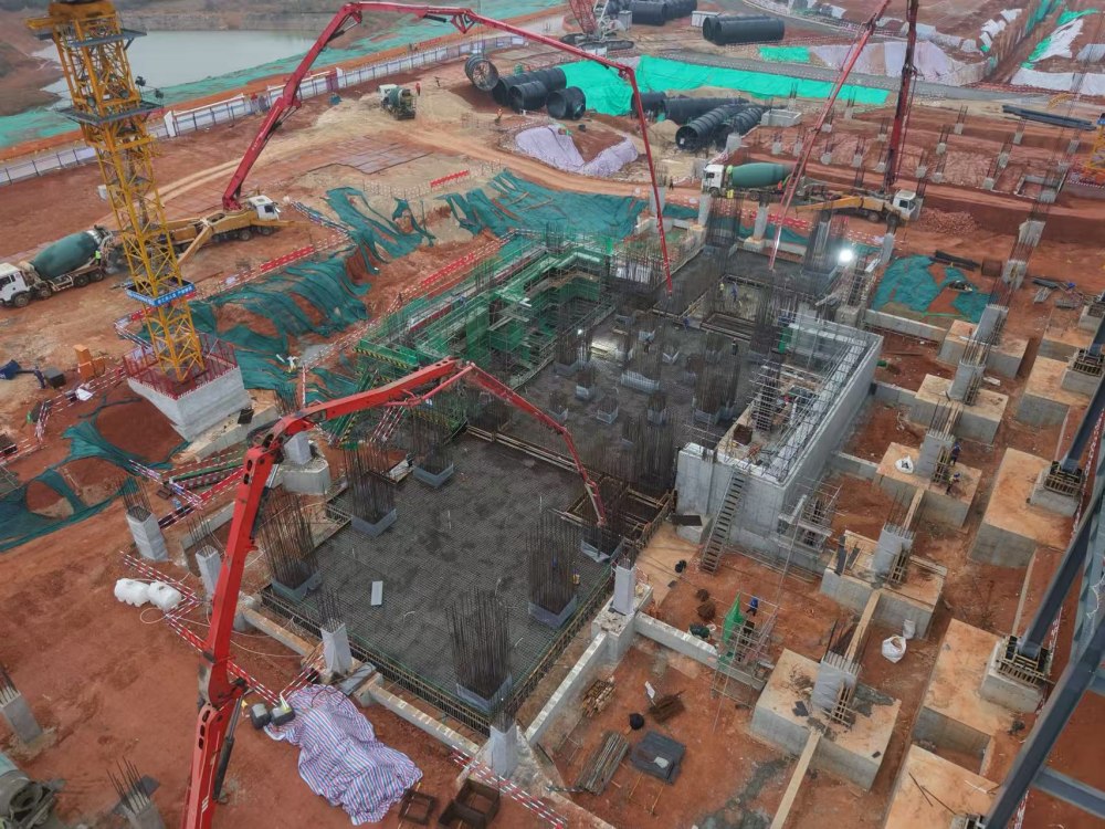 陕煤建设天工公司:陕煤汨罗电厂2×100万千瓦燃煤发电工程1号汽机房汽机基座底板混凝土浇筑圆满完成