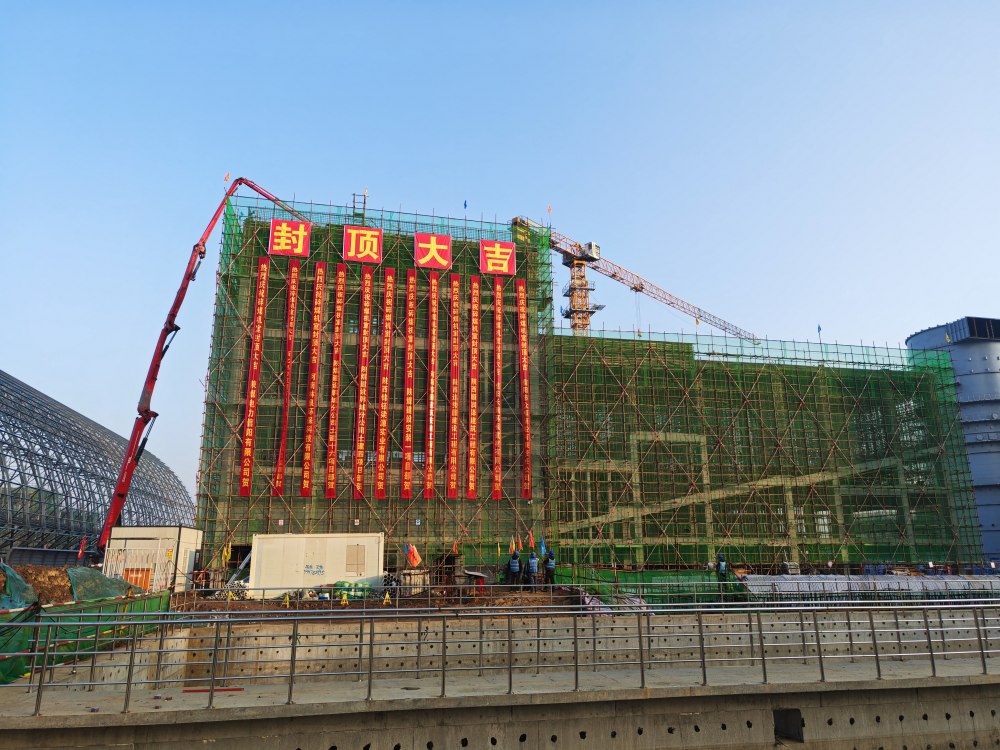 7座“中枢”全线封顶,陕煤建设韩城分公司土建十六项目部承建的陕煤信阳电厂输煤“骨架”巍然挺立