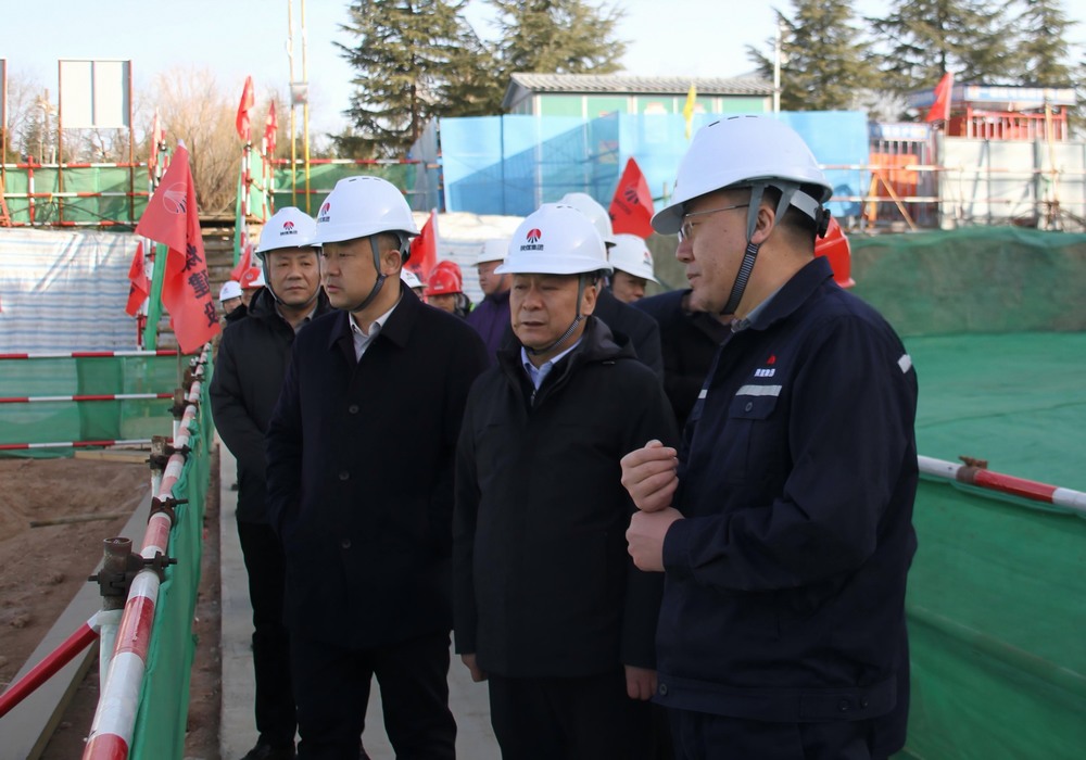 bcw8白菜网论坛工程总监、基本建设管理部总经理李仰东深入陕煤建设承建的铜创能材项目检查指导工作